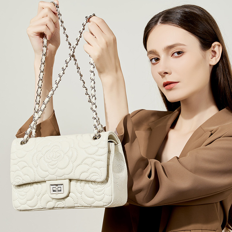 Chain Crossbody Quilted - Tas Selempang Kulit Domba Highland Berkualitas