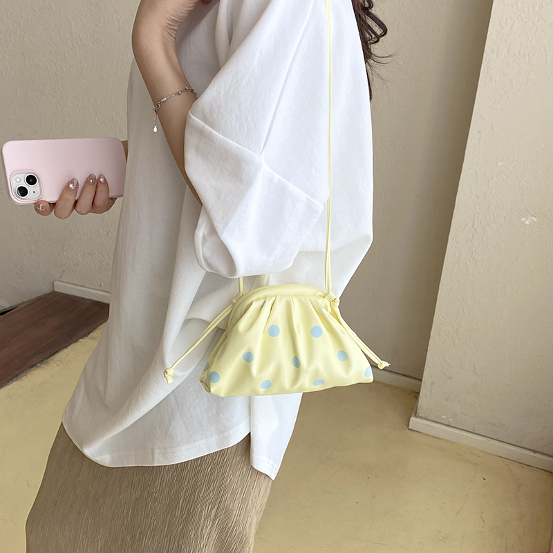 MOODS Tas Tangan & Dompet Desa - Luxury Bags Expensive ulasan dan harga