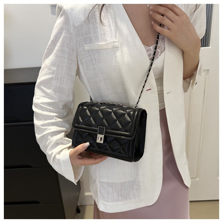 Tas Selempang Rantai Berdesain - Chain Crossbody Quilted ulasan dan harga