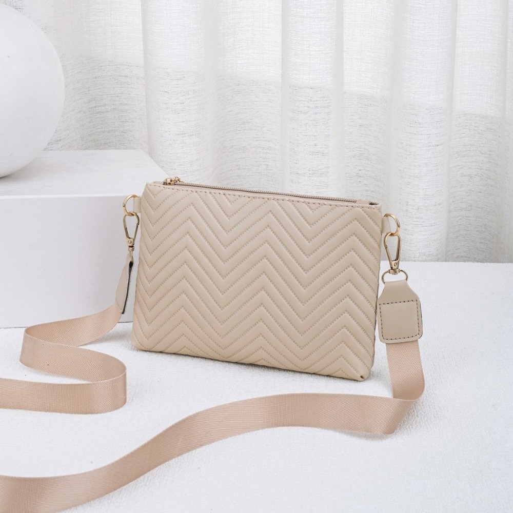 Tas Selempang Rantai Quilted M - Chain Crossbody Quilted ulasan dan harga